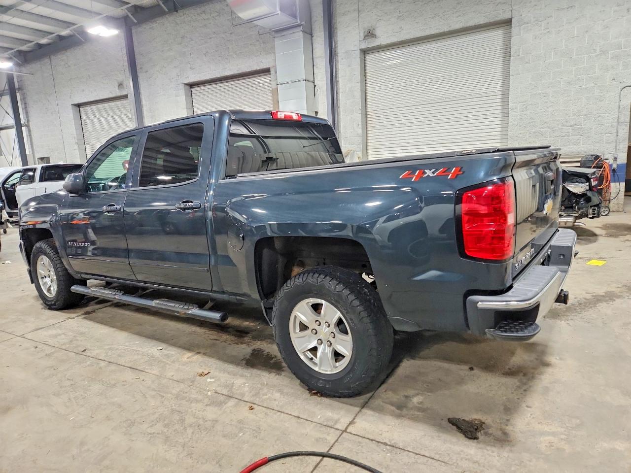 2018 CHEVROLET SILVERADO K1500 LT photo 2