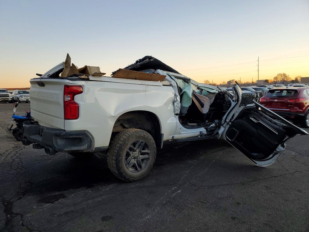 2023 CHEVROLET SILVERADO K1500 LT TRAIL BOSS photo 3