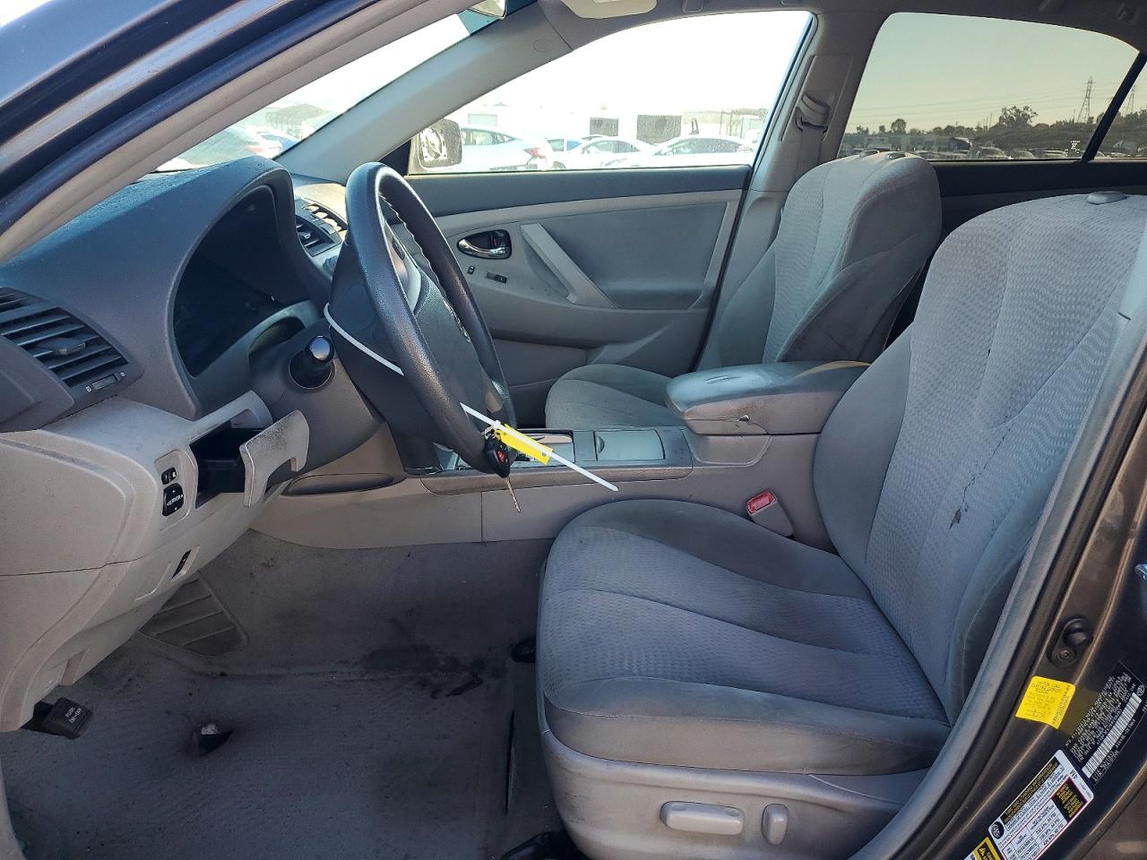 2011 TOYOTA CAMRY LE photo 7