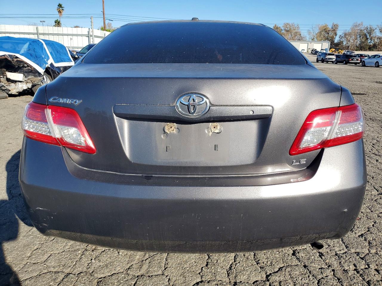 2011 TOYOTA CAMRY LE photo 6