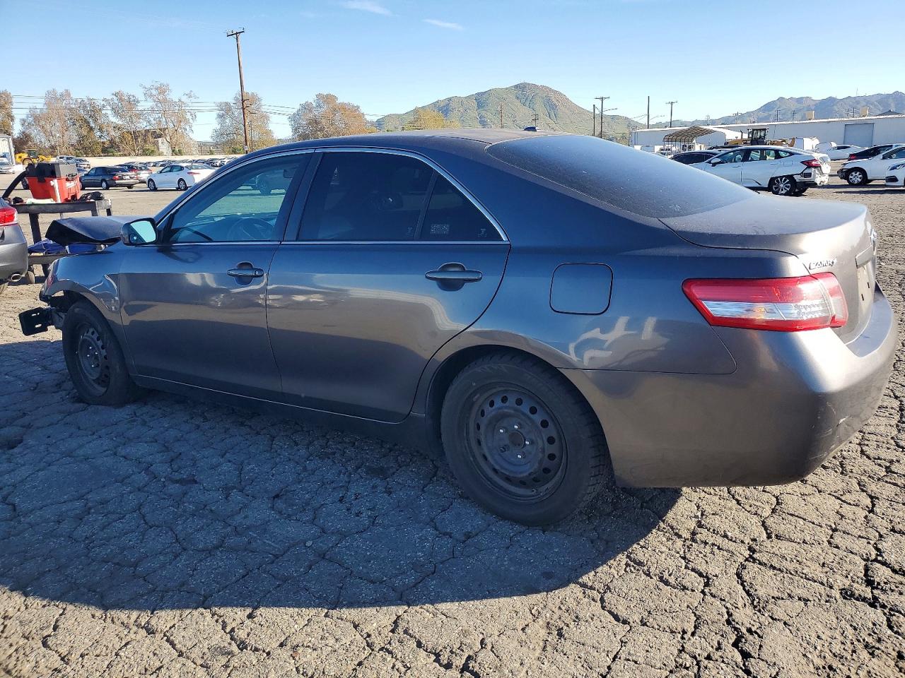 2011 TOYOTA CAMRY LE photo 2