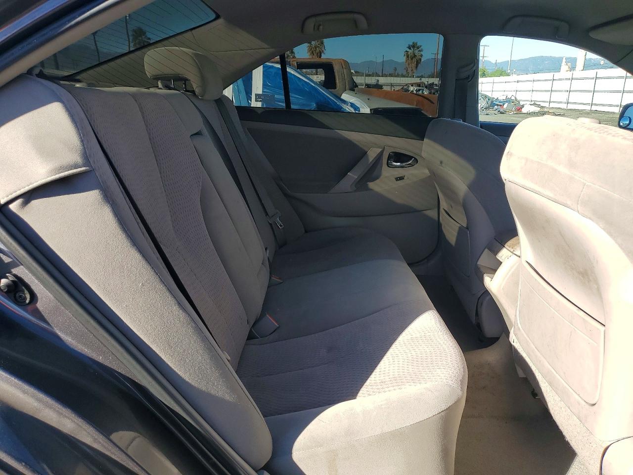 2011 TOYOTA CAMRY LE photo 10