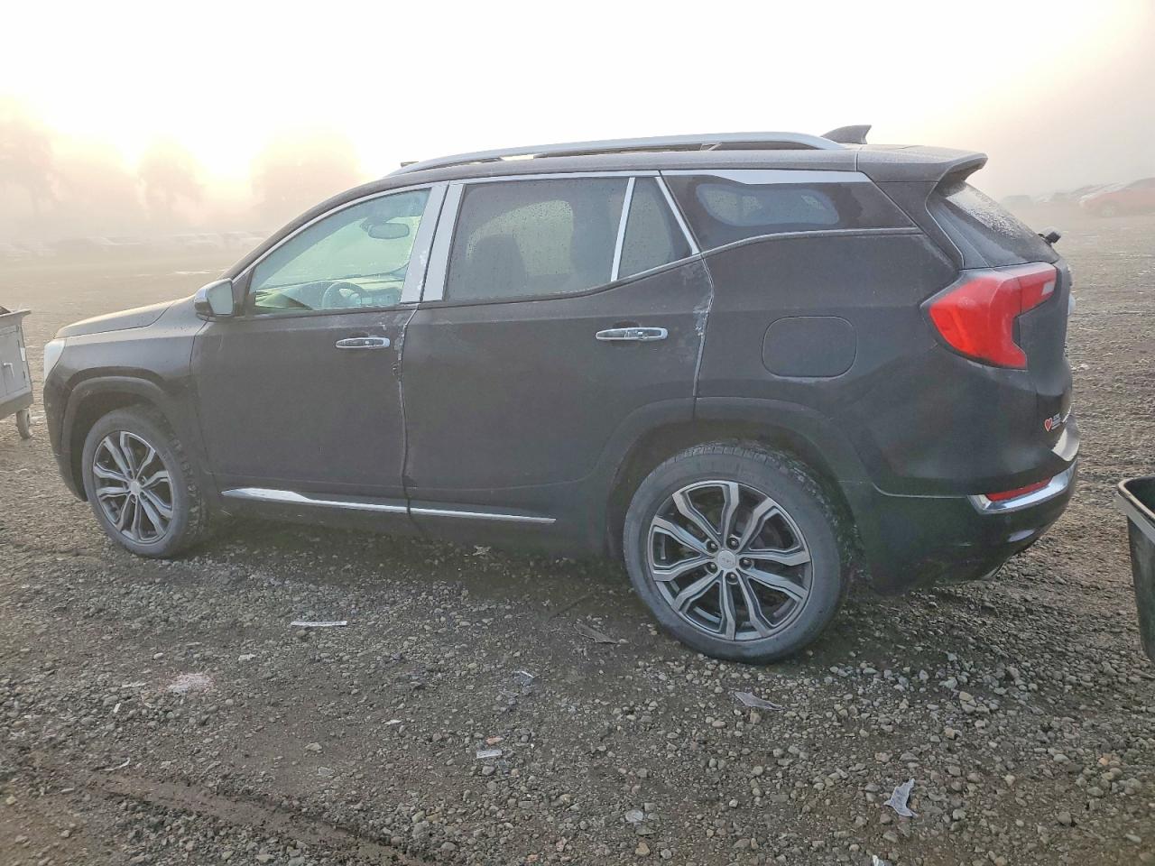 2018 GMC TERRAIN DENALI photo 2
