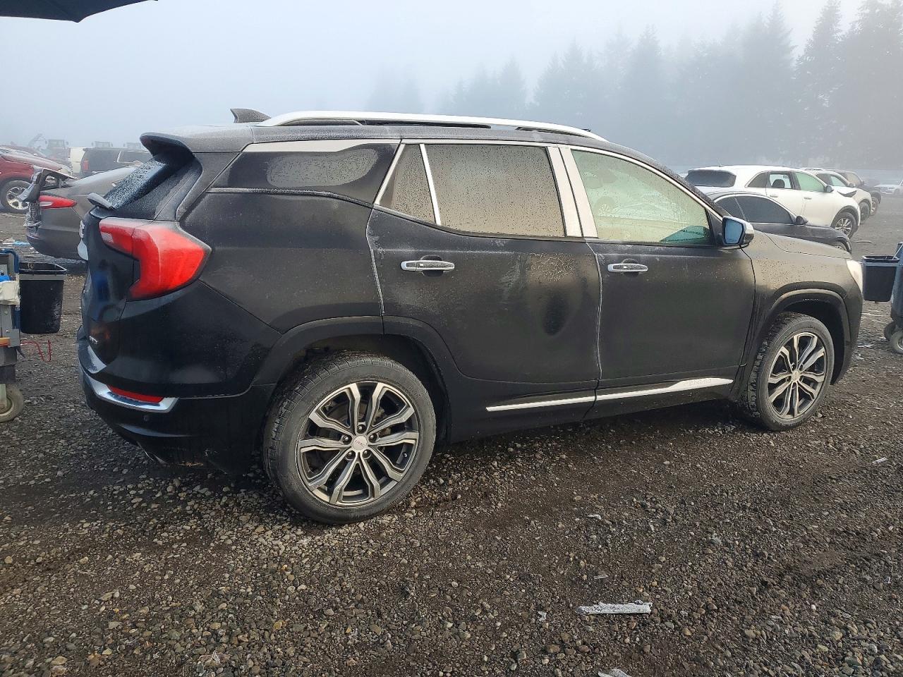 2018 GMC TERRAIN DENALI photo 3
