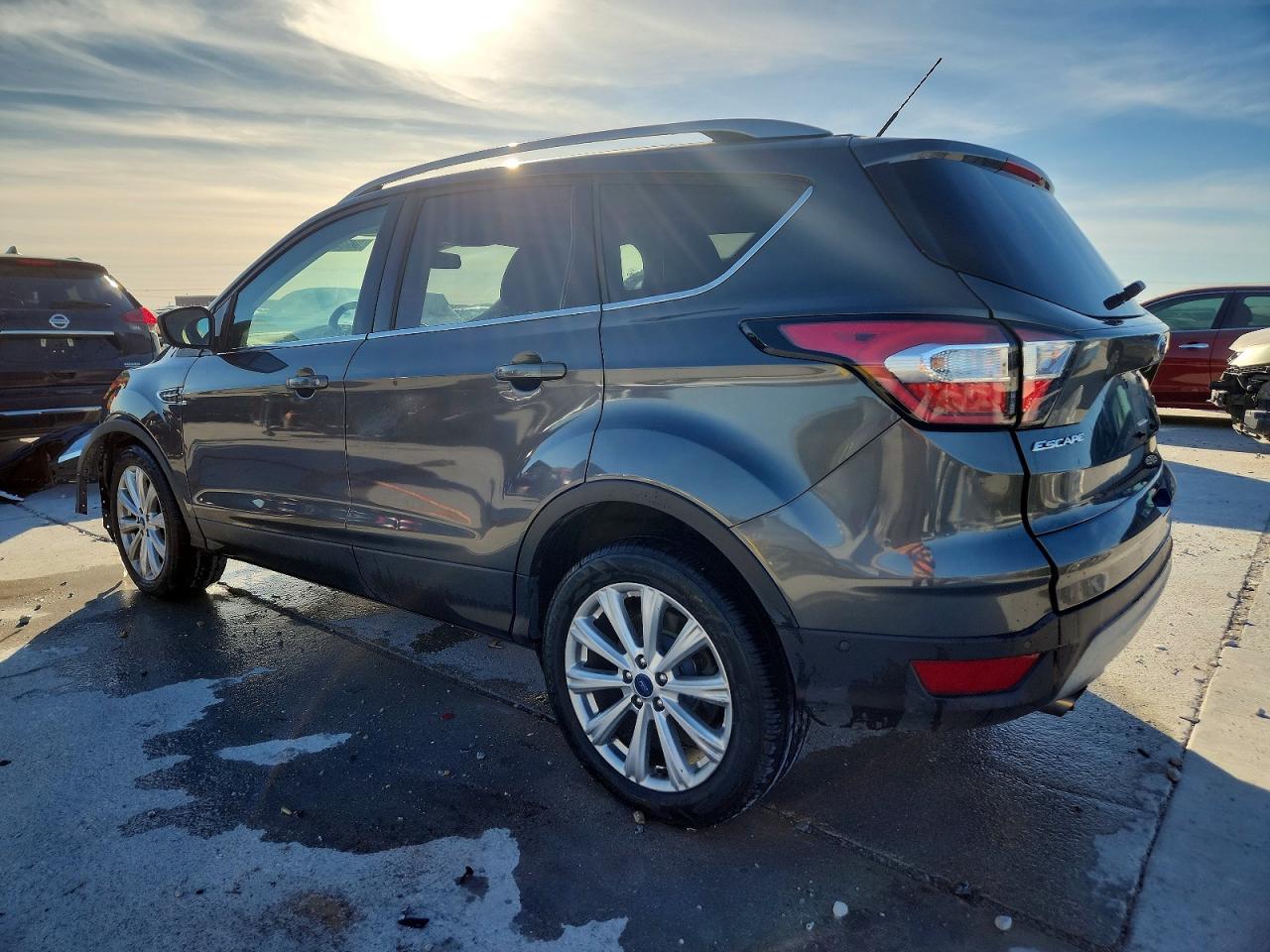 2017 FORD ESCAPE TITANIUM photo 4