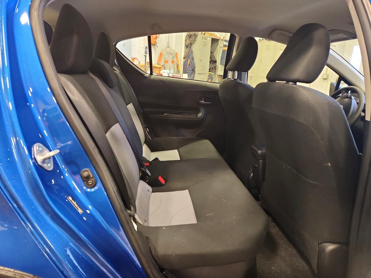 2018 TOYOTA PRIUS C photo 10
