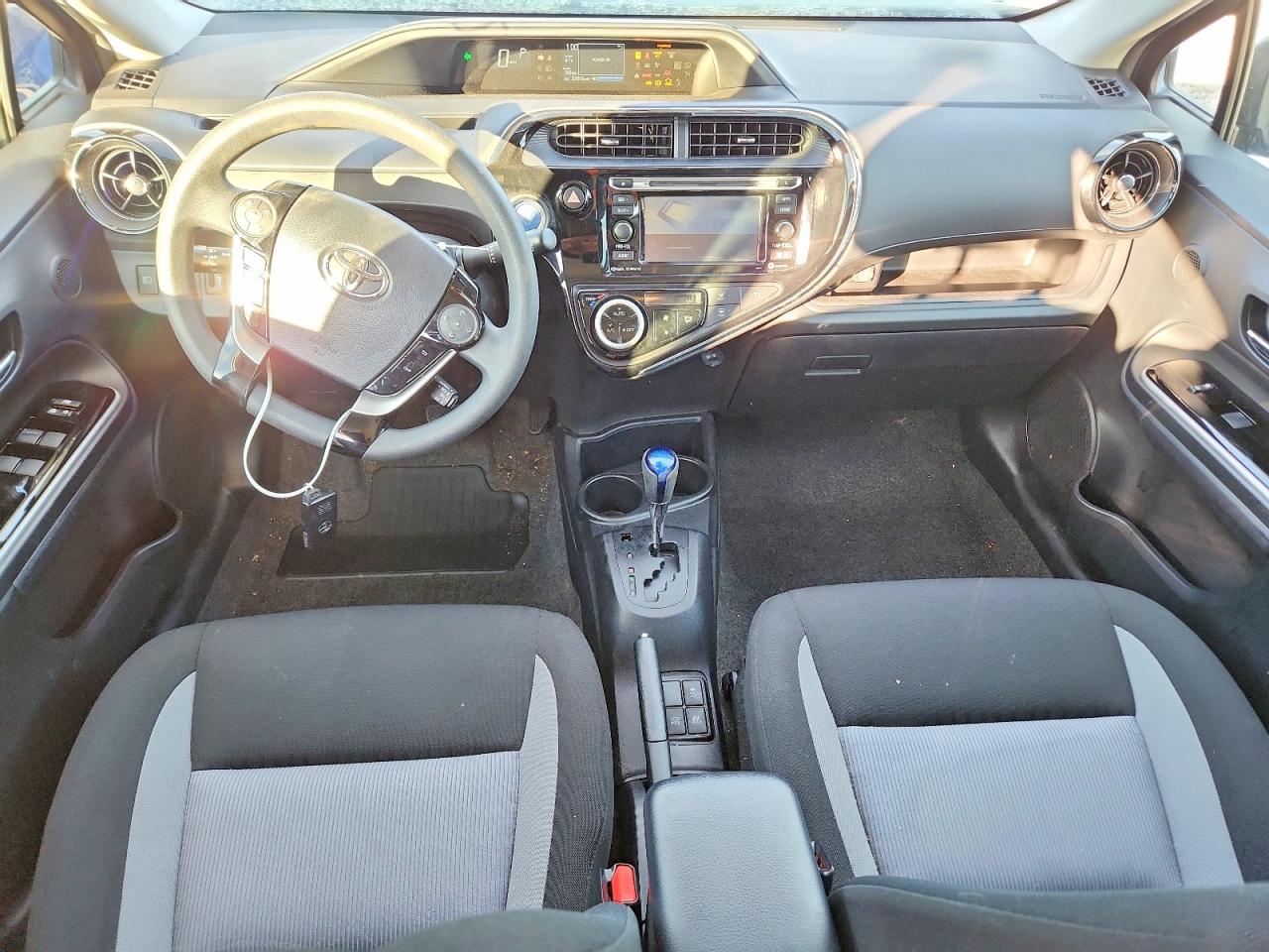 2018 TOYOTA PRIUS C photo 8