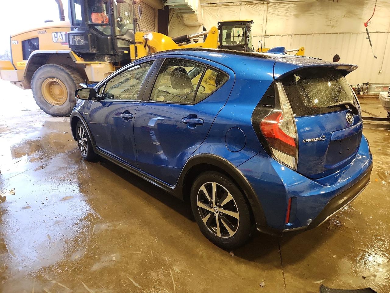 2018 TOYOTA PRIUS C photo 2