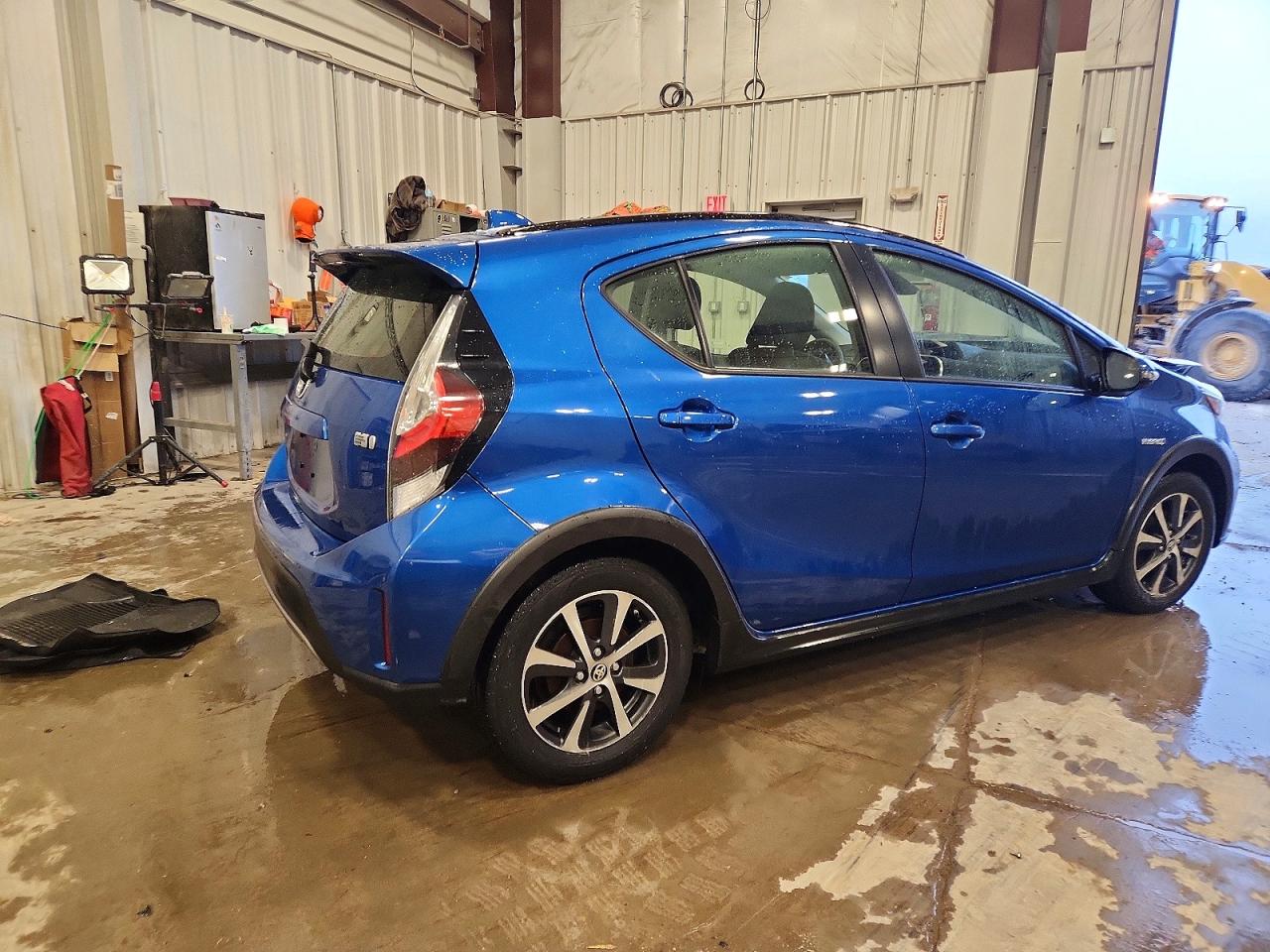 2018 TOYOTA PRIUS C photo 3