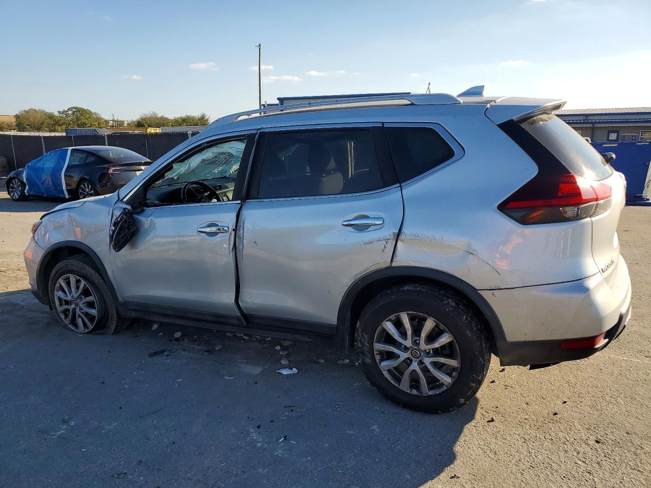 2018 NISSAN ROGUE S photo 2