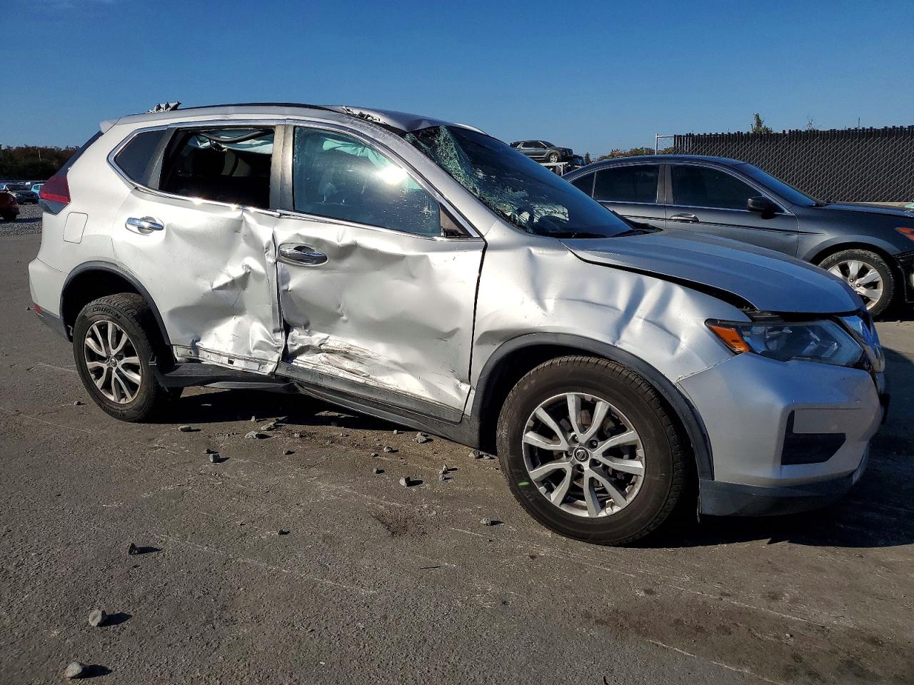 2018 NISSAN ROGUE S photo 4