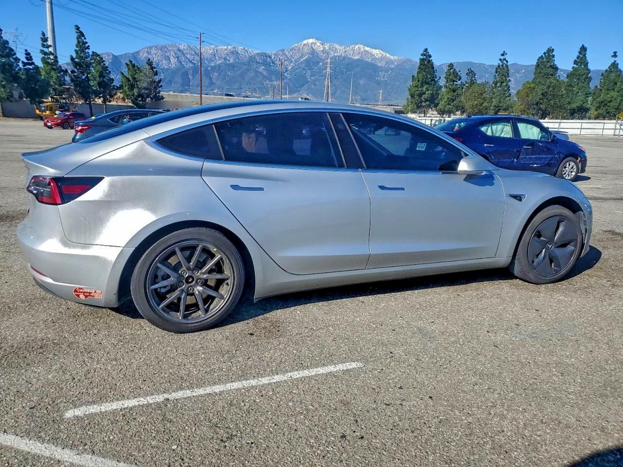 2018 TESLA MODEL 3 photo 3