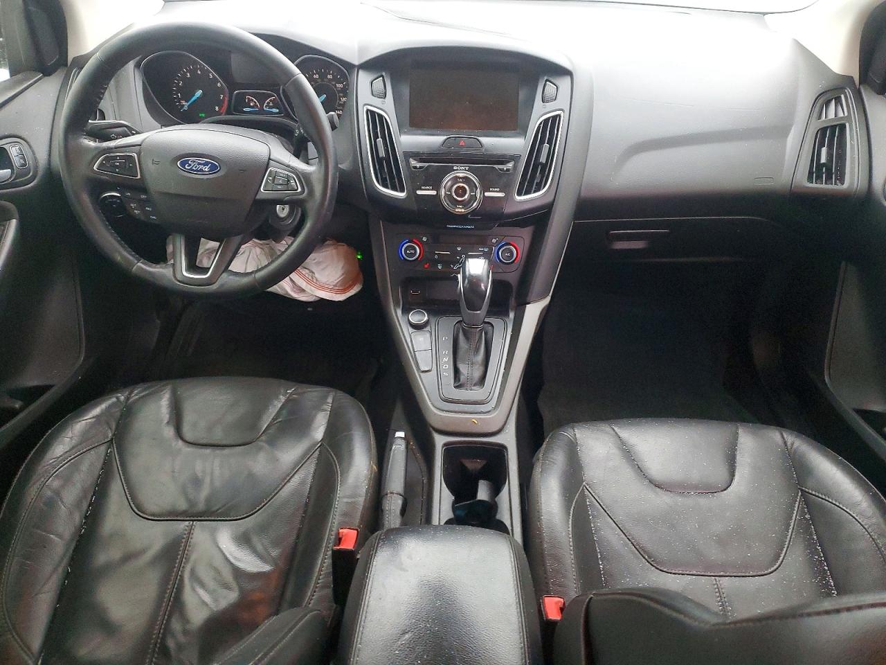 2015 FORD FOCUS SE photo 8