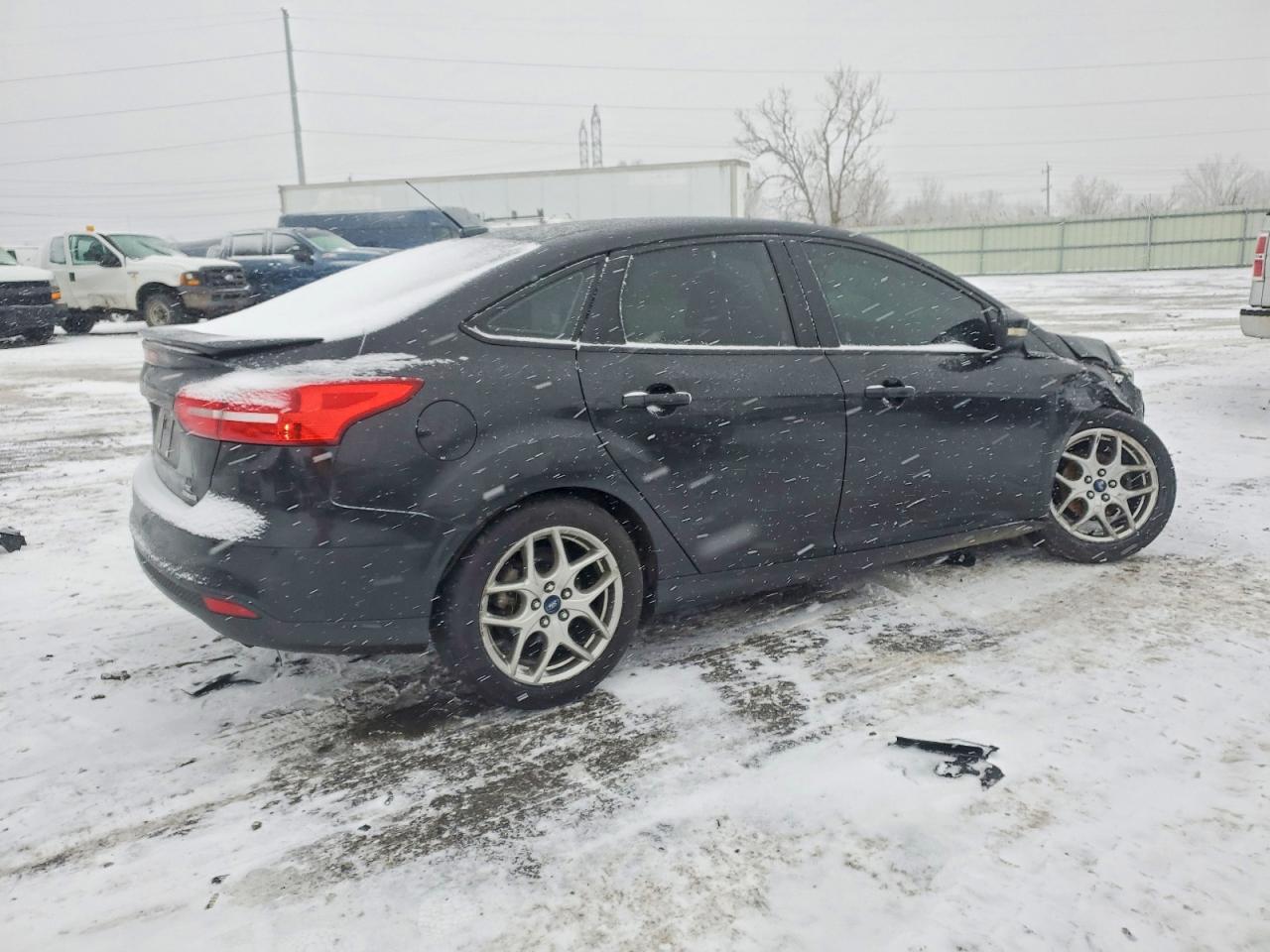 2015 FORD FOCUS SE photo 3