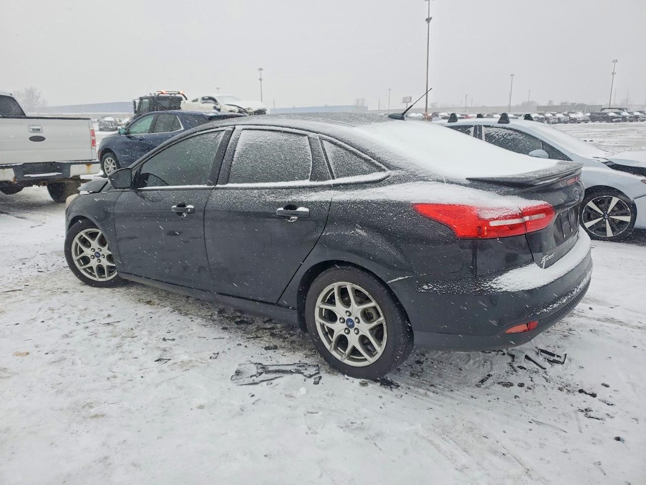 2015 FORD FOCUS SE photo 2