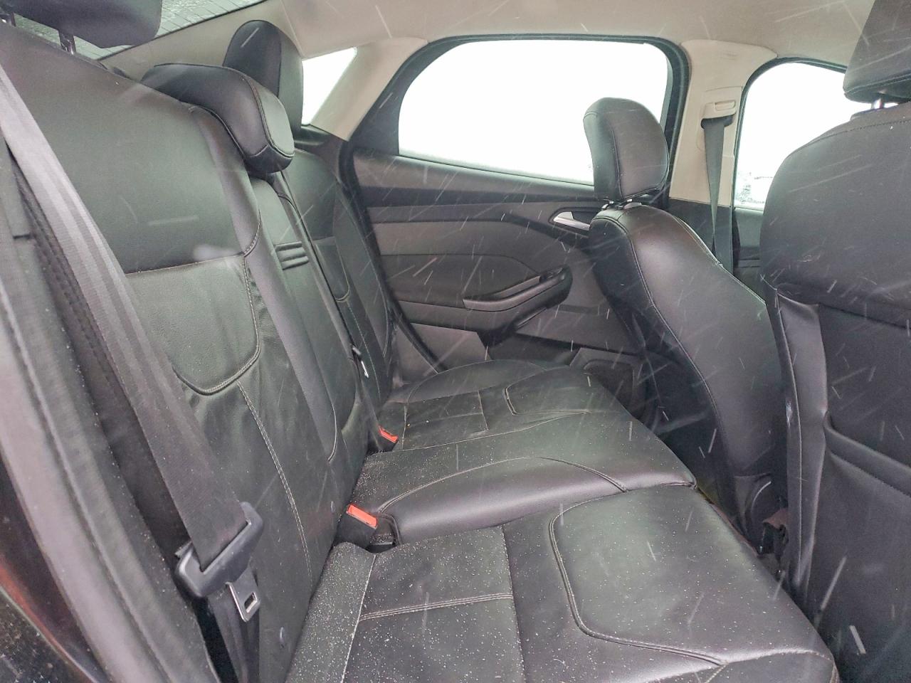 2015 FORD FOCUS SE photo 10
