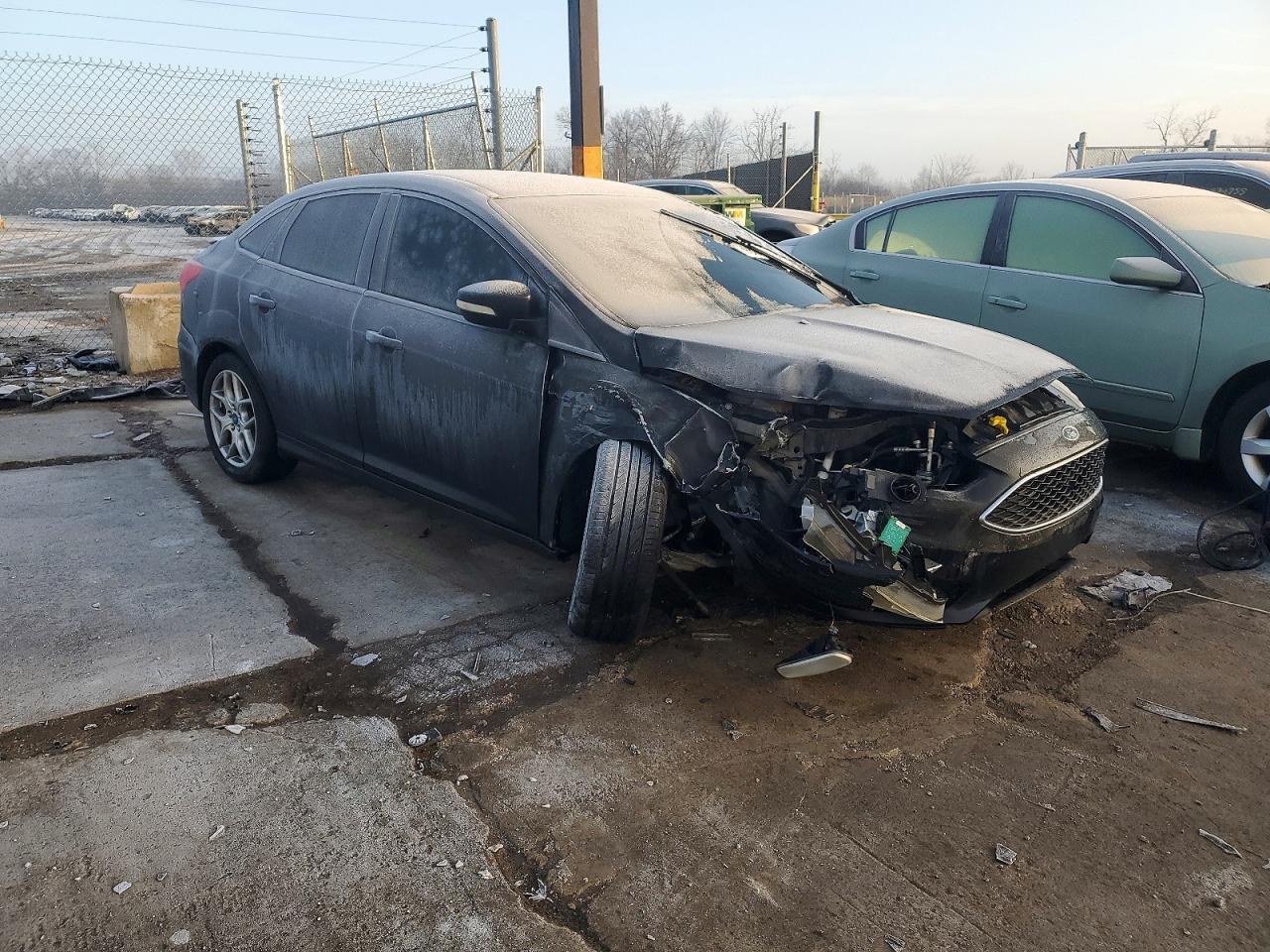 2015 FORD FOCUS SE photo 4