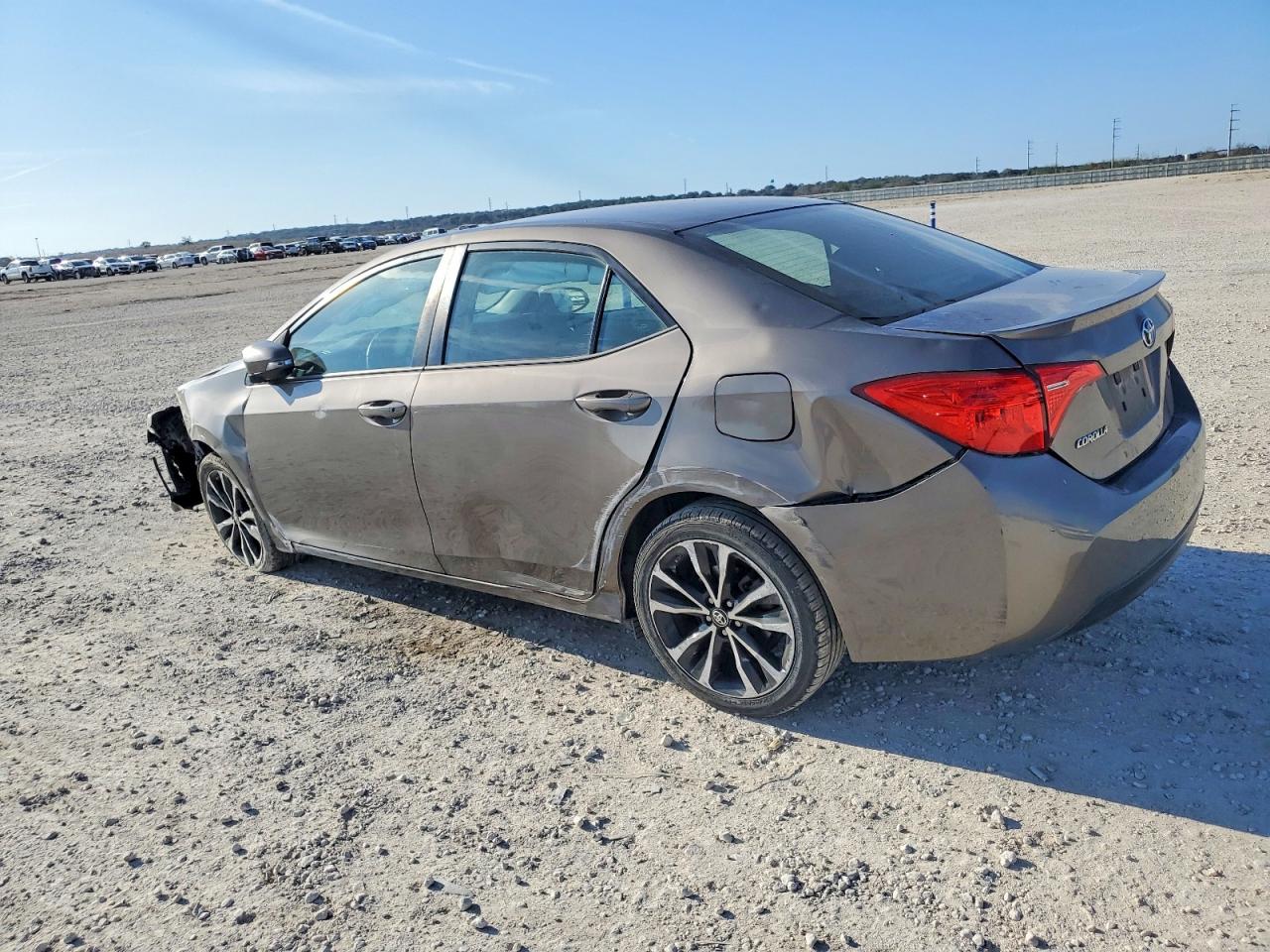 2018 TOYOTA COROLLA L photo 2