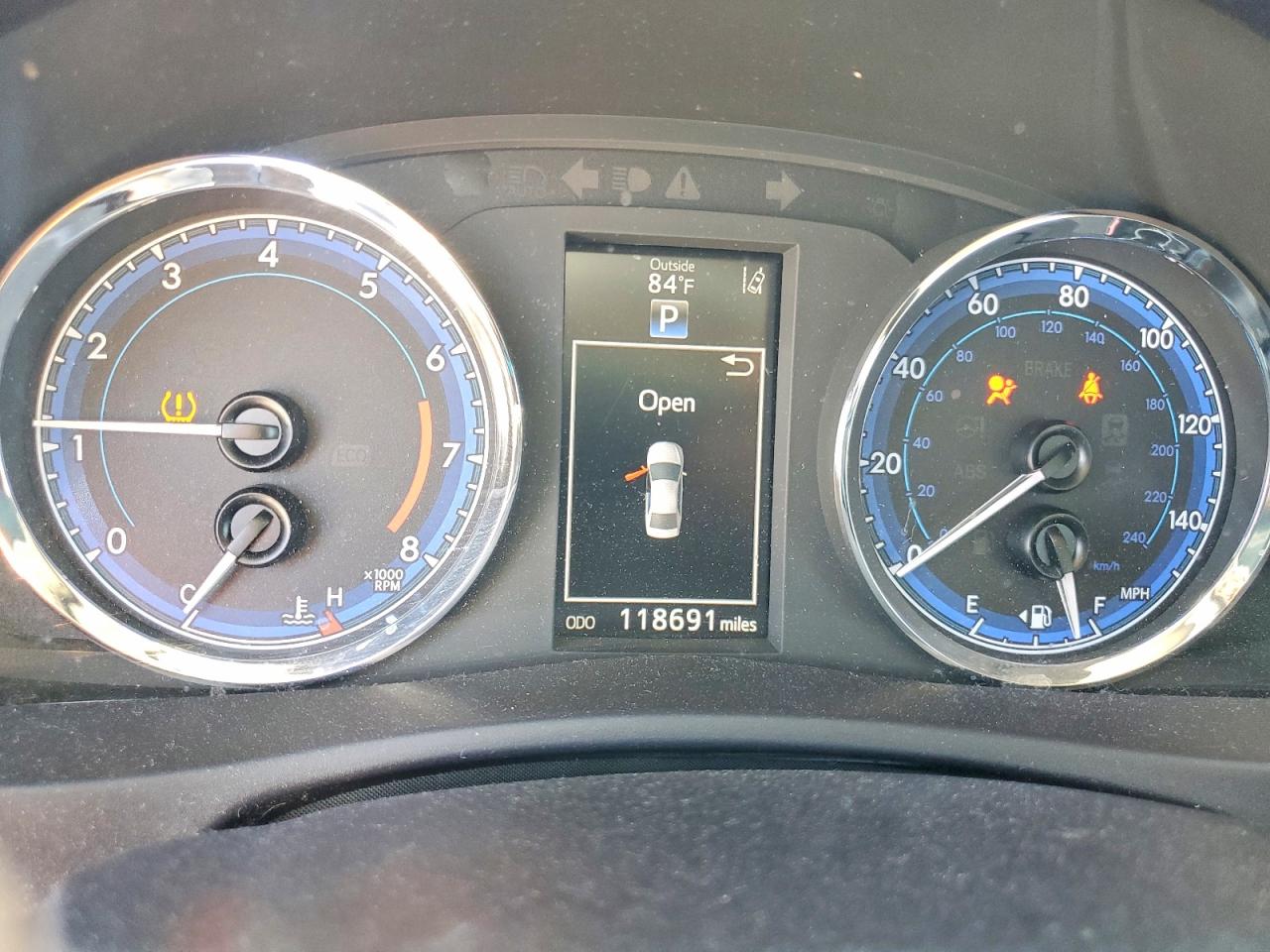 2018 TOYOTA COROLLA L photo 9