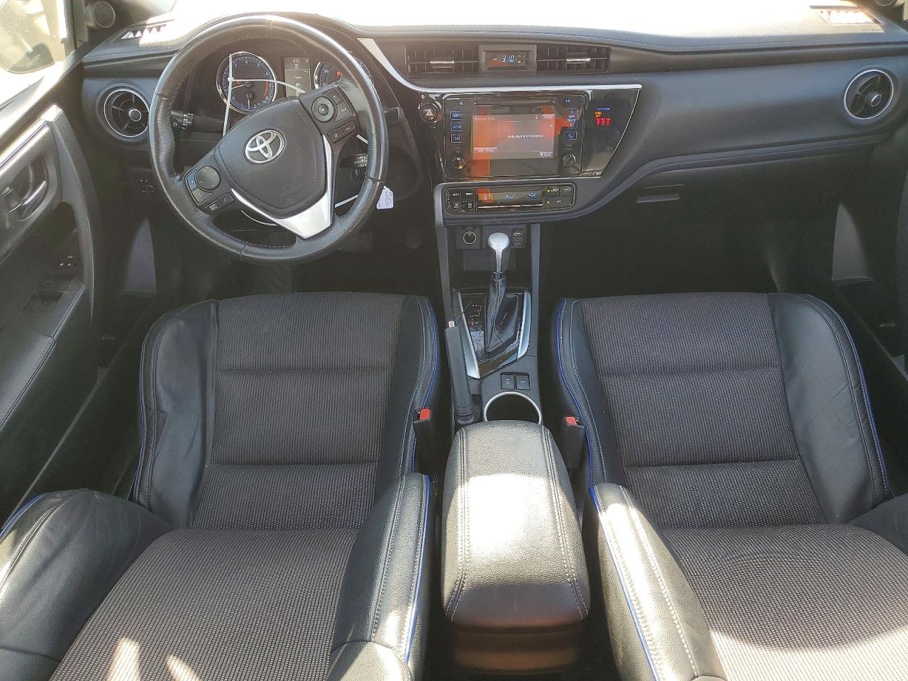 2018 TOYOTA COROLLA L photo 8