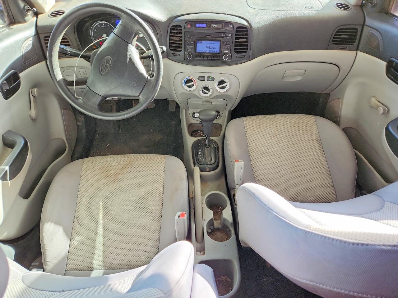 2010 HYUNDAI ACCENT GLS photo 8