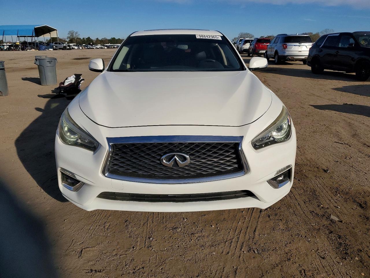 2018 INFINITI Q50 LUXE photo 5