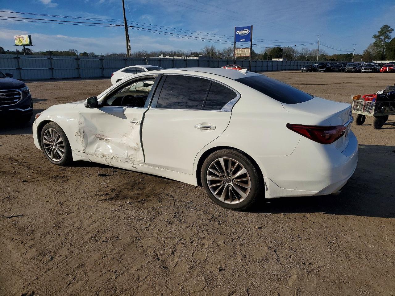 2018 INFINITI Q50 LUXE photo 2