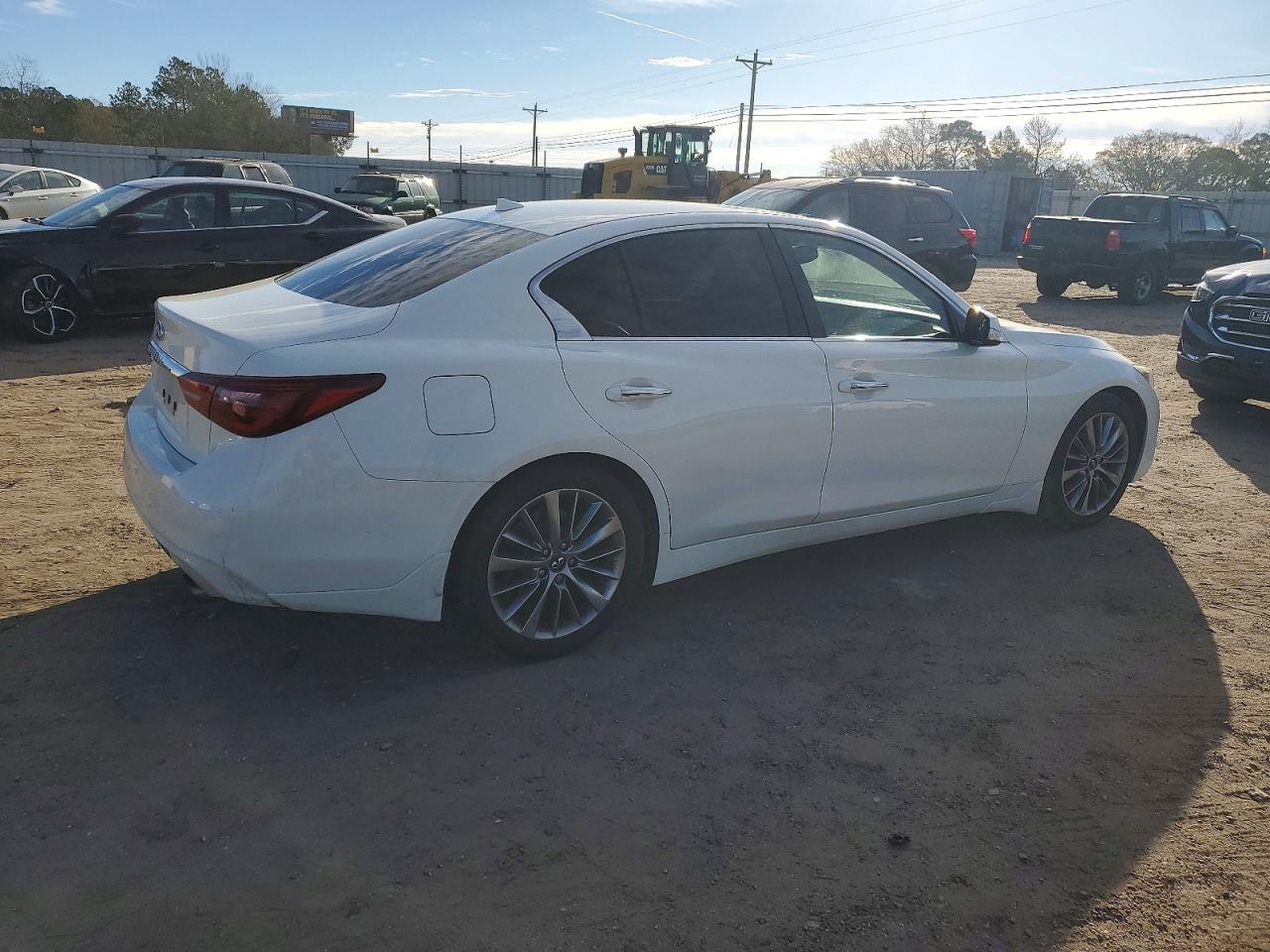 2018 INFINITI Q50 LUXE photo 3
