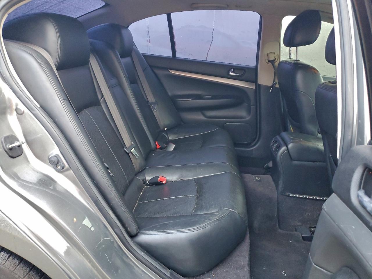 2011 INFINITI G37 BASE photo 28
