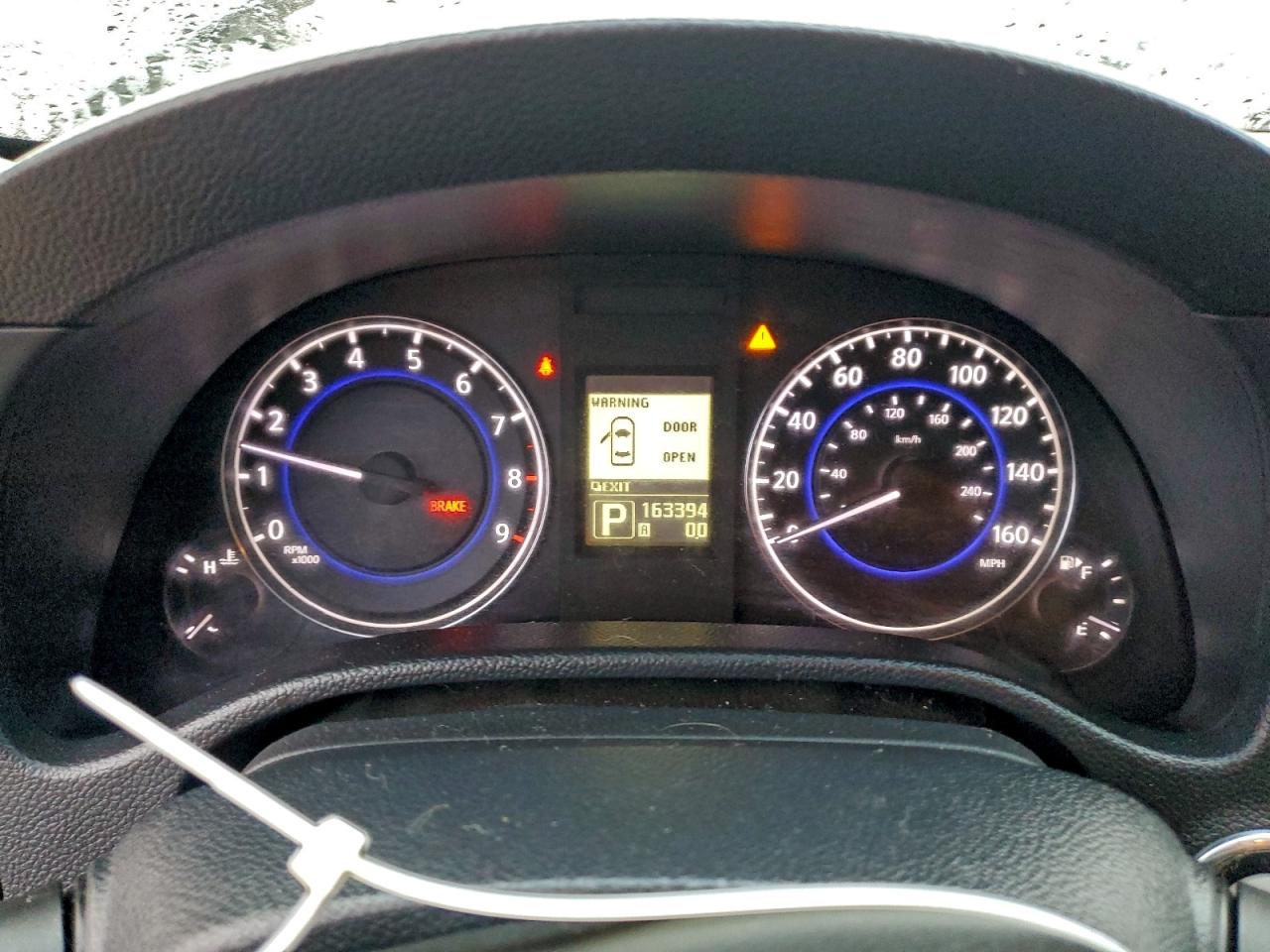 2011 INFINITI G37 BASE photo 25