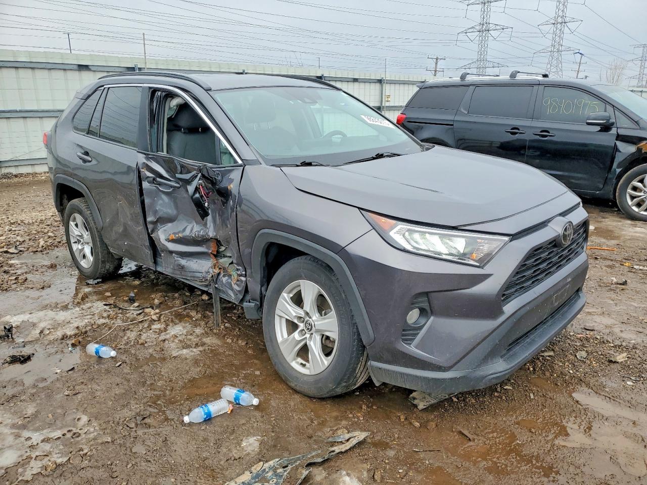 2021 TOYOTA RAV4 XLE photo 10