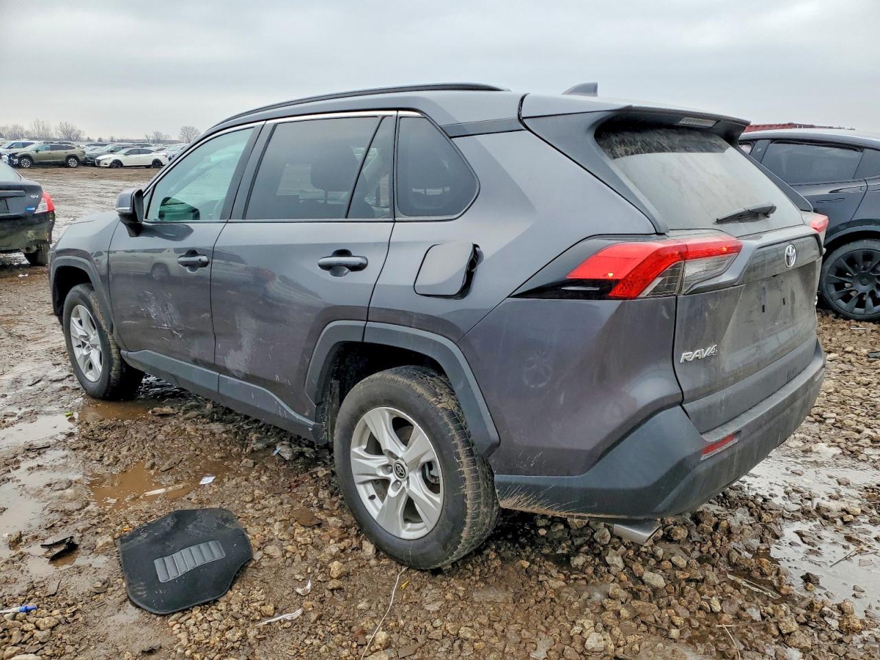 2021 TOYOTA RAV4 XLE photo 4