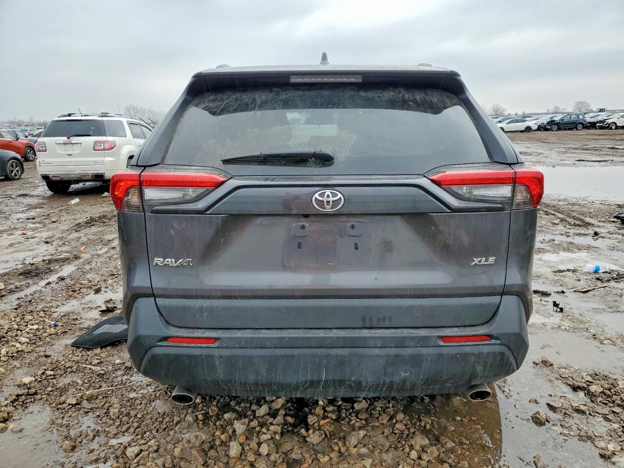 2021 TOYOTA RAV4 XLE photo 16
