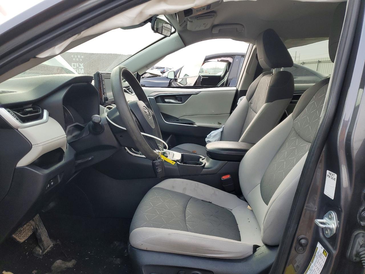 2021 TOYOTA RAV4 XLE photo 19