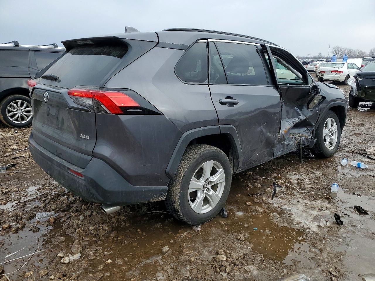 2021 TOYOTA RAV4 XLE photo 7