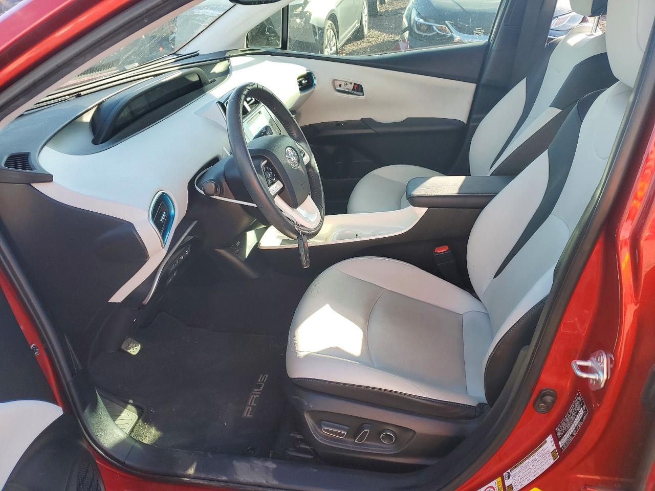 2016 TOYOTA PRIUS photo 25