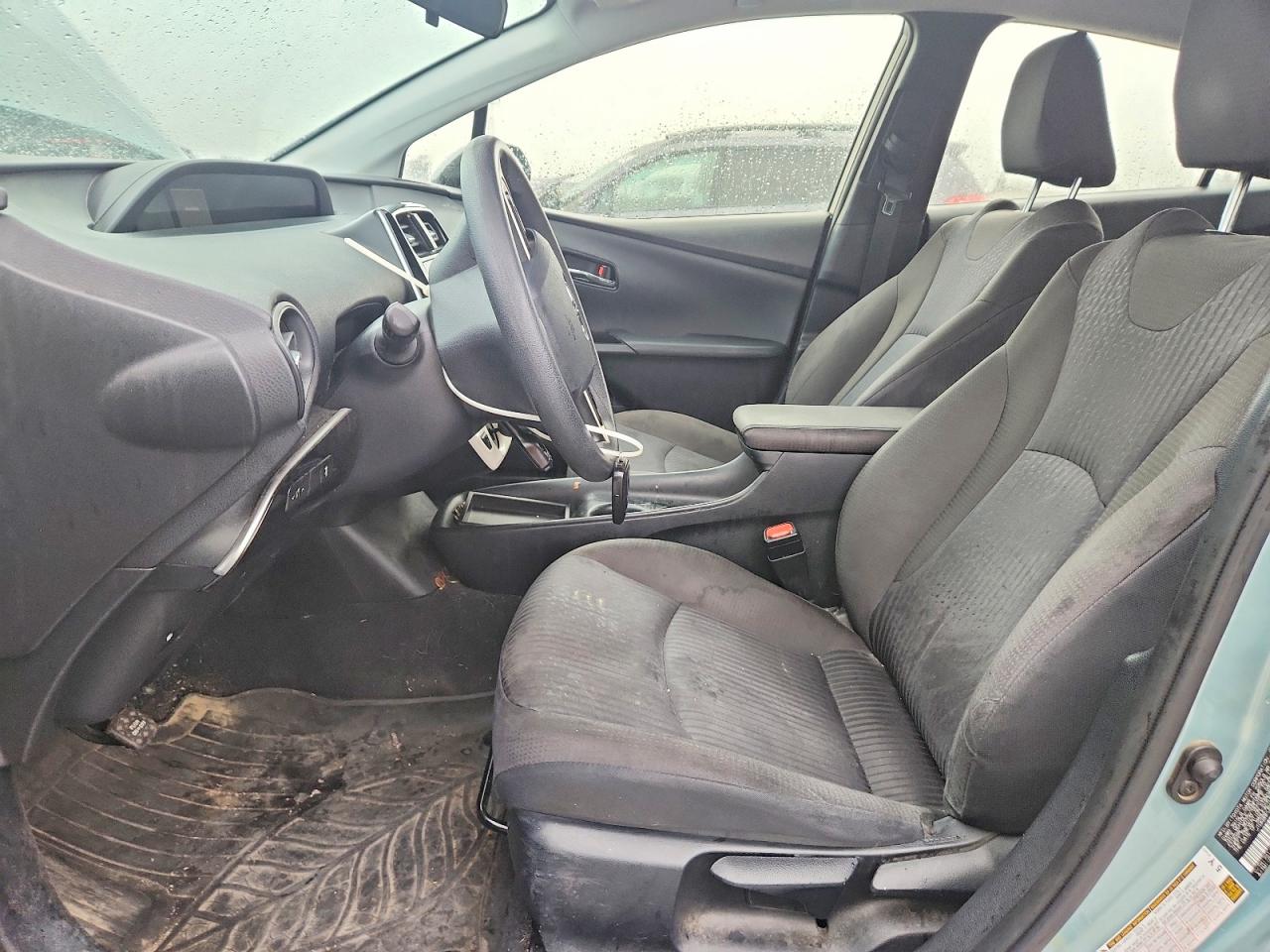 2016 TOYOTA PRIUS photo 7