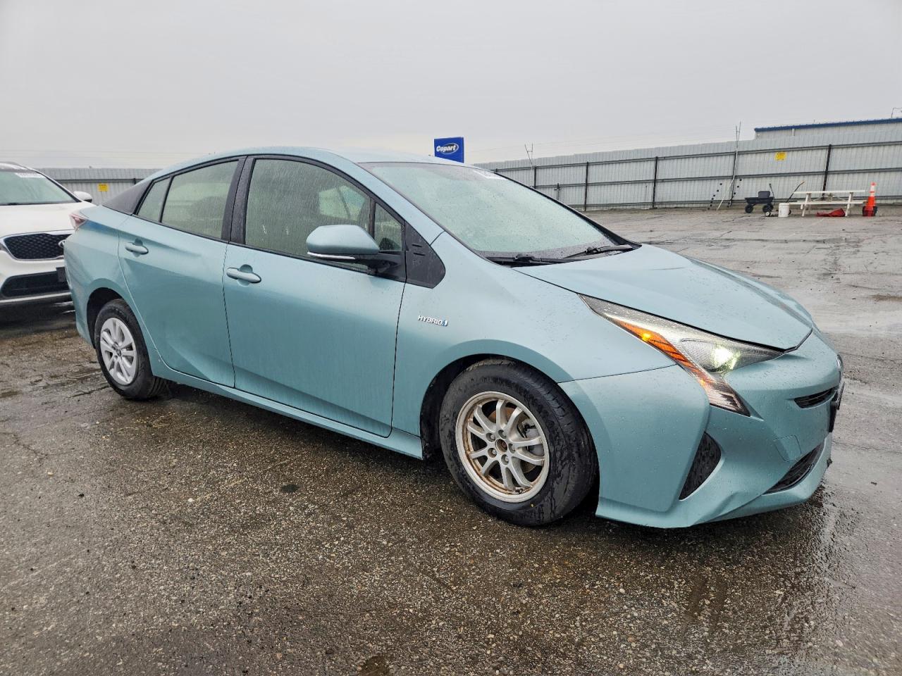 2016 TOYOTA PRIUS photo 4