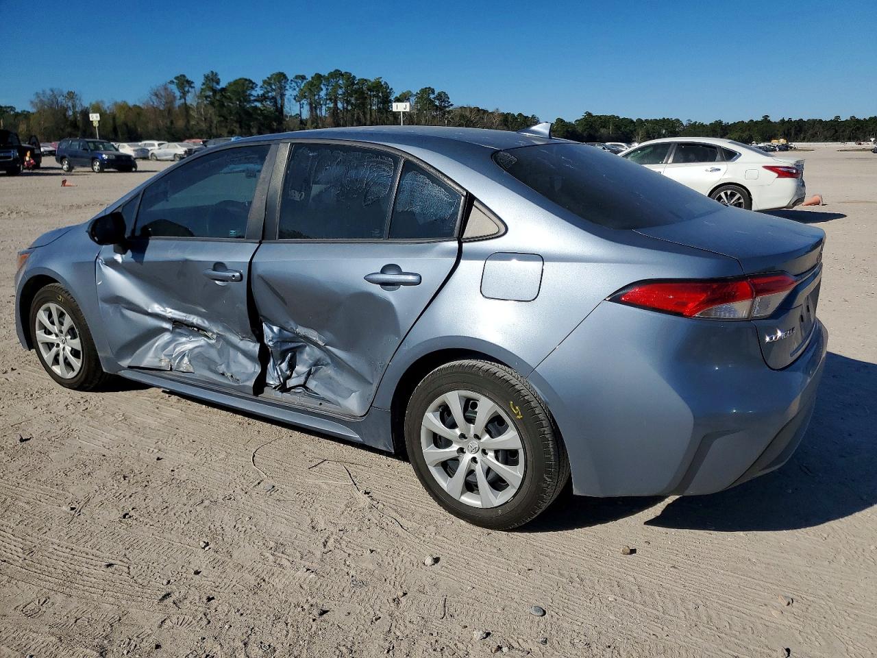 2021 TOYOTA COROLLA LE photo 2