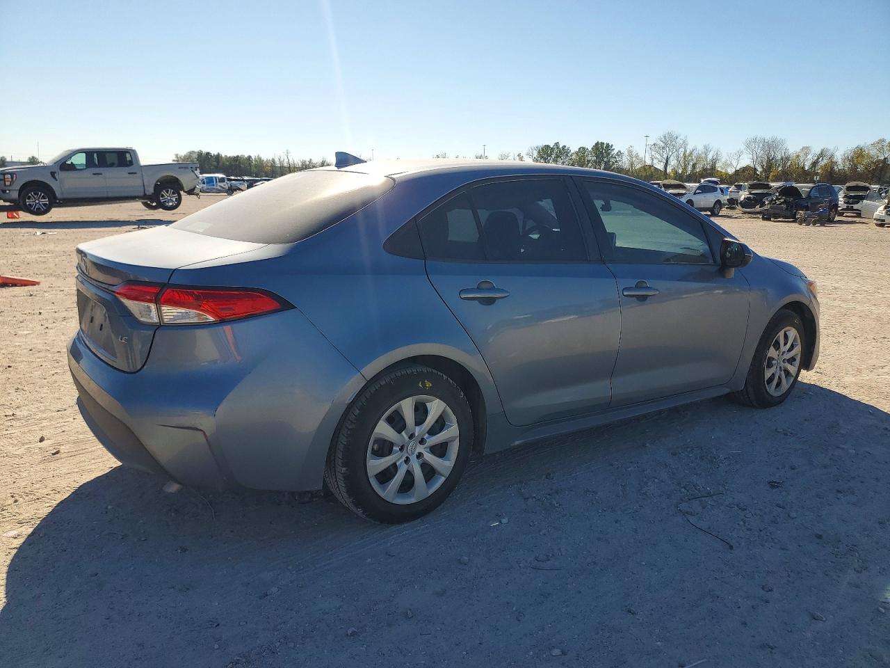 2021 TOYOTA COROLLA LE photo 3