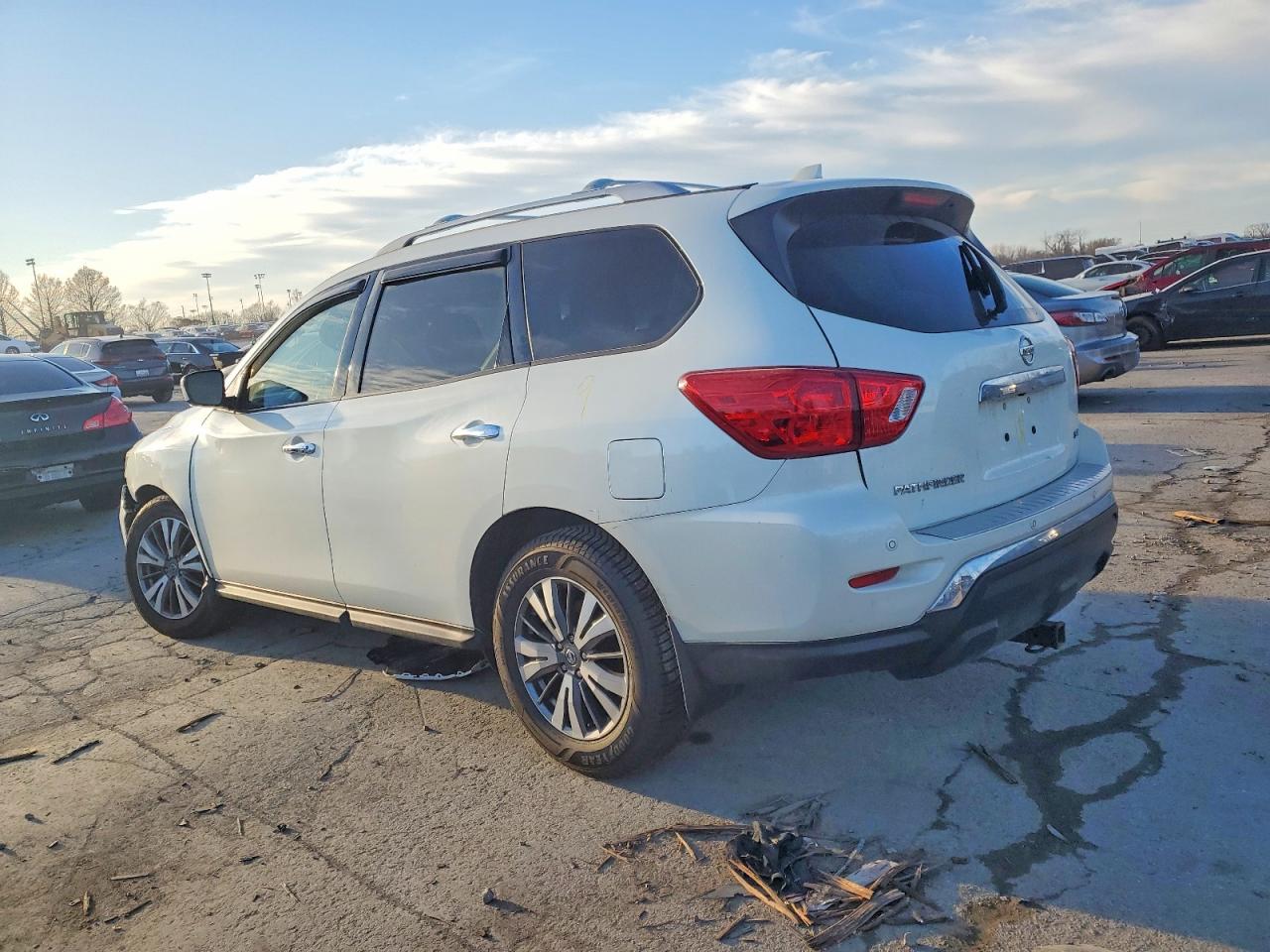 2020 NISSAN PATHFINDER SV photo 2