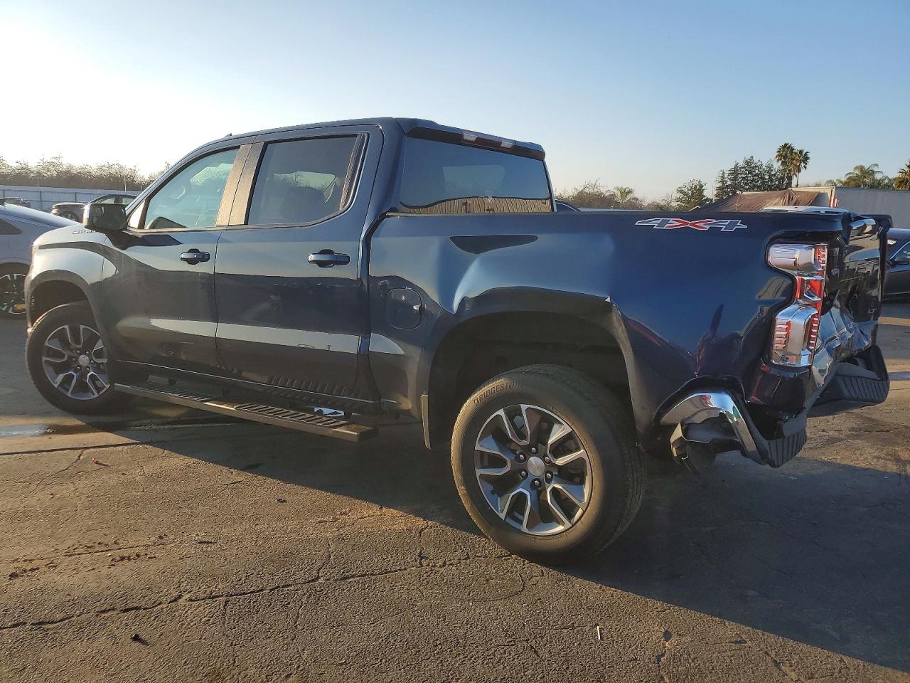 2023 CHEVROLET SILVERADO K1500 LT-L photo 2