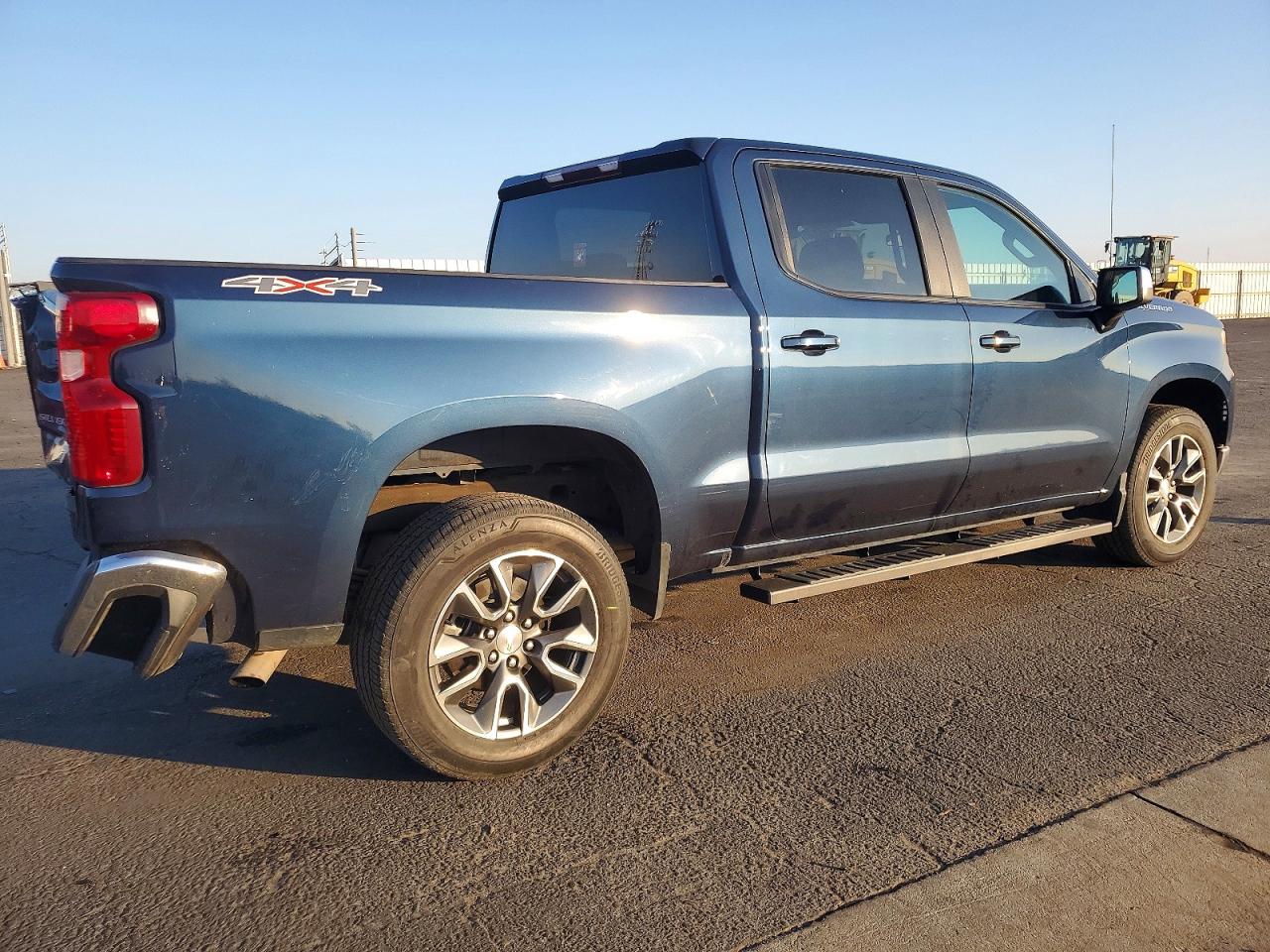 2023 CHEVROLET SILVERADO K1500 LT-L photo 3