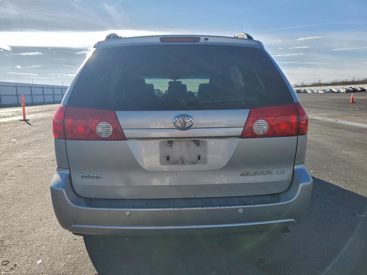 2007 TOYOTA SIENNA CE photo 16