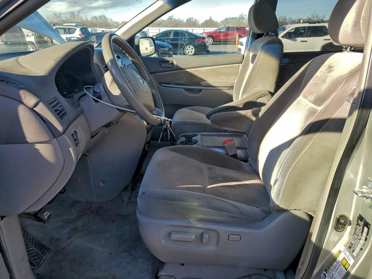 2007 TOYOTA SIENNA CE photo 19
