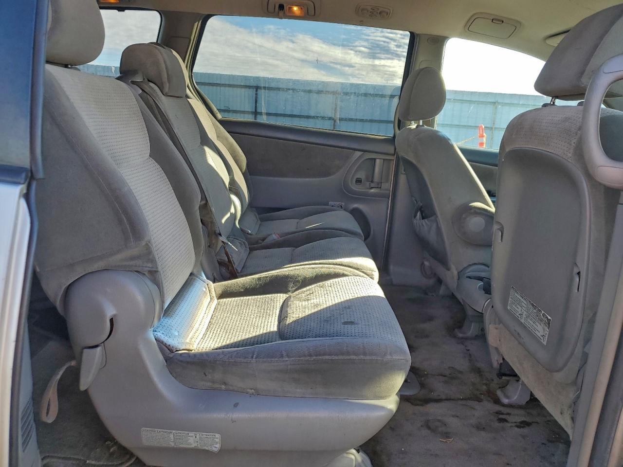 2007 TOYOTA SIENNA CE photo 31