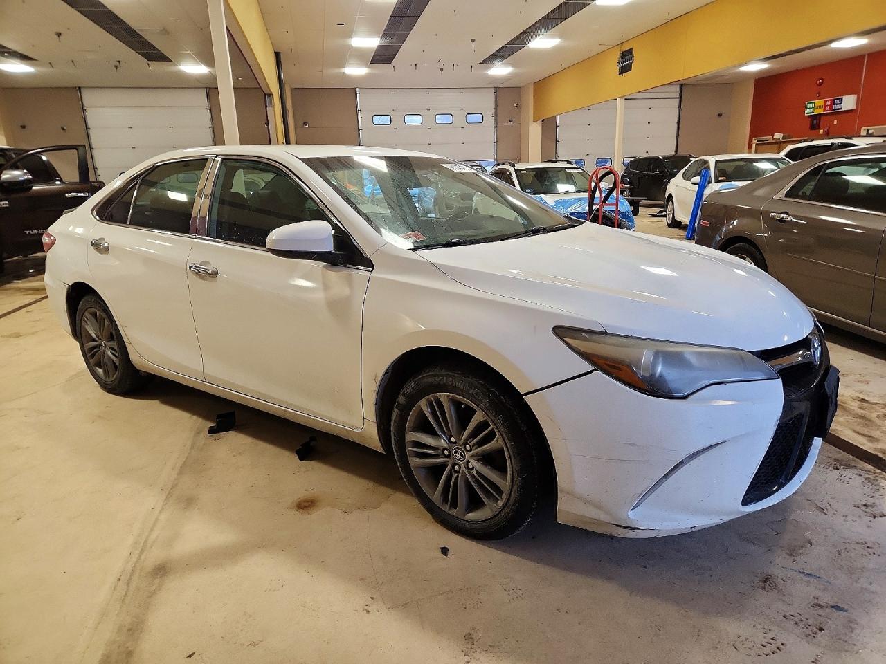 2015 TOYOTA CAMRY LE photo 4