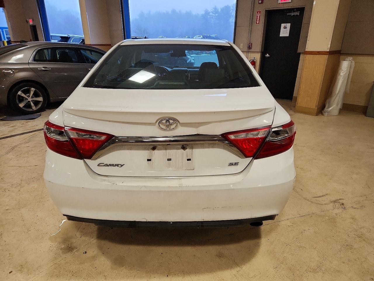 2015 TOYOTA CAMRY LE photo 6