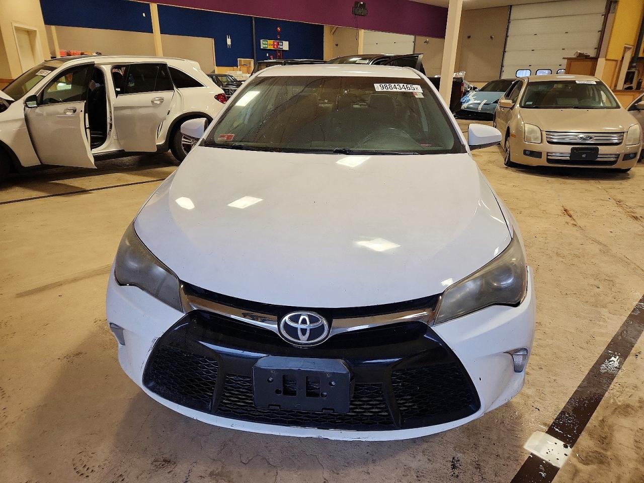 2015 TOYOTA CAMRY LE photo 5