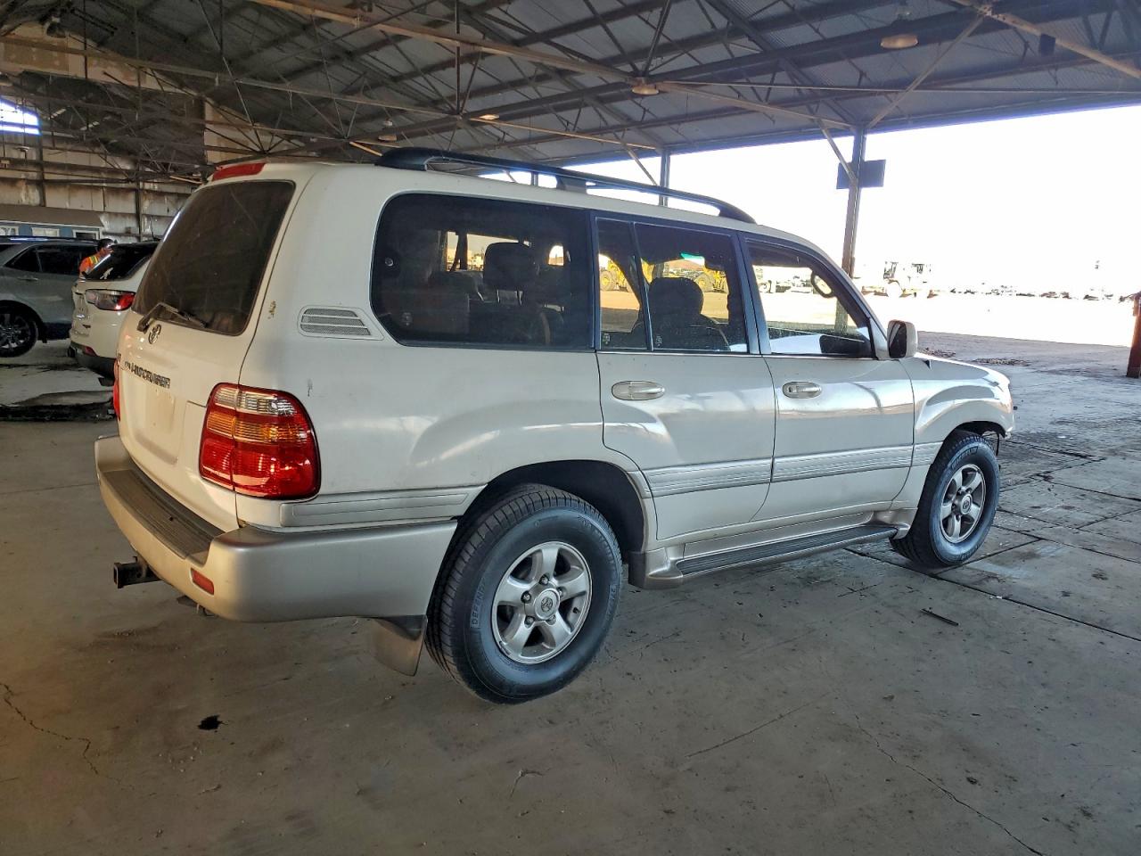 2000 TOYOTA LAND CRUISER photo 3